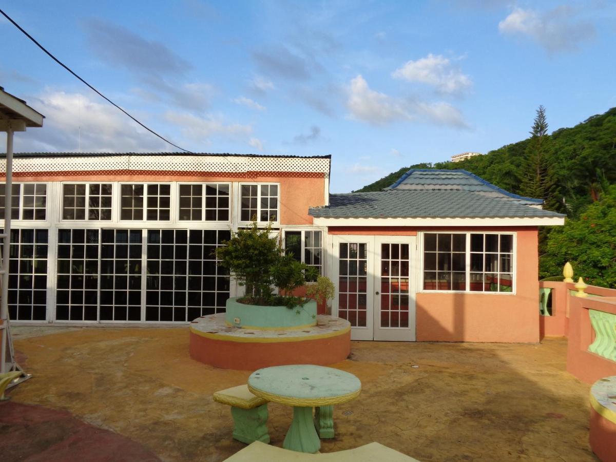 Tropical Court Hotel Montego Bay Exterior foto