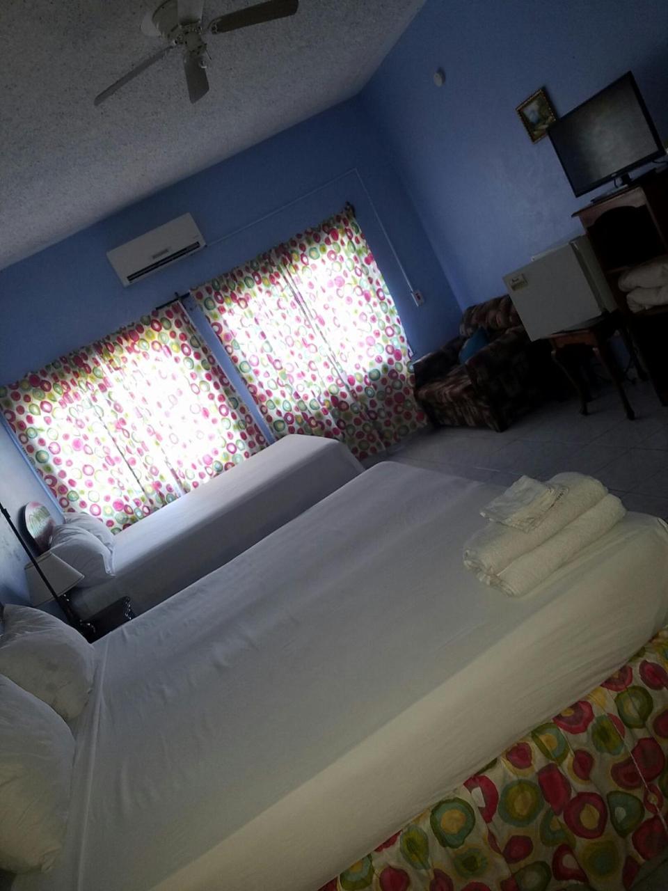 Tropical Court Hotel Montego Bay Exterior foto